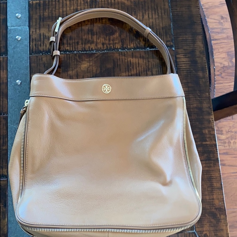 Tan Tory Burch pursue
